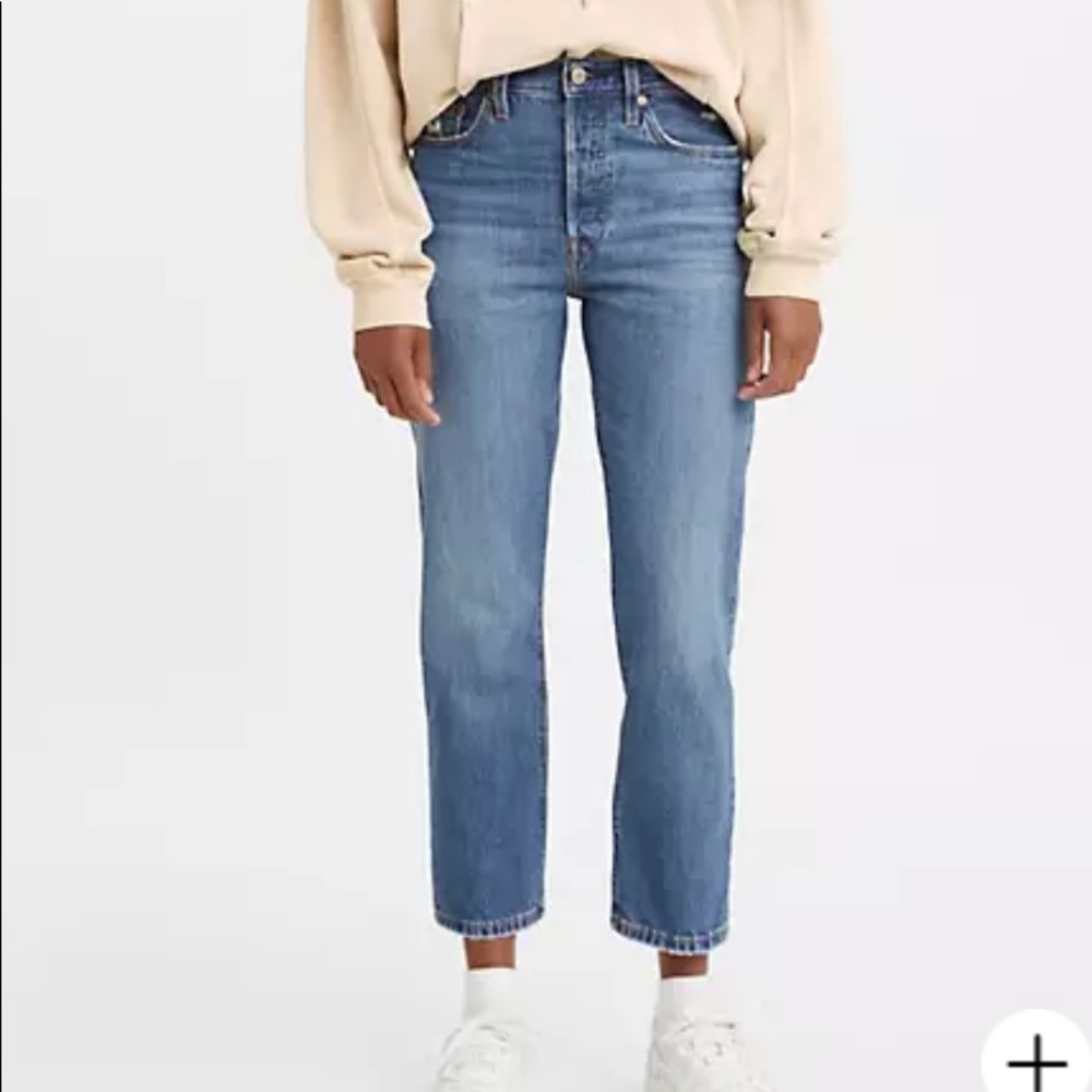 Levi 501 medium wash jeans